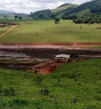 Barragem se rompe em cidade do sudeste de Minas Gerais 